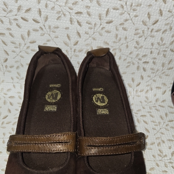 Merrell Women's Chocolate Brown Suede Loafers - Picture 8 of 8
